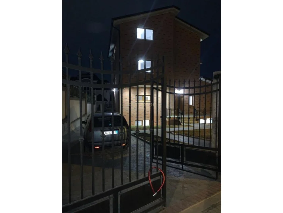 Tirane, jepet me qera Vile 3 Katshe Kati 3, 500 m² 4.500 € (Mjull-Bathore)