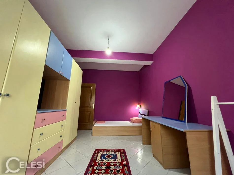 Tirane, jepet me qera apartament 2+1+Ballkon Kati 2, 120 m² 700 € (GARDA)