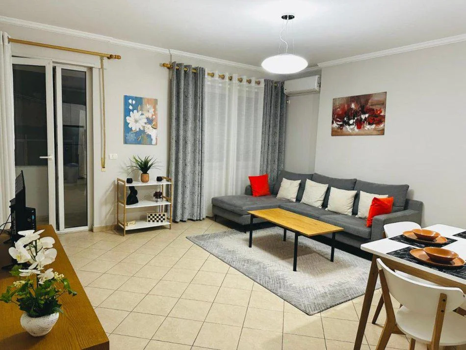 Tirane, jepet me qera apartament 1+1+Ballkon Kati 2, 69 m² 750 € (QENDER)