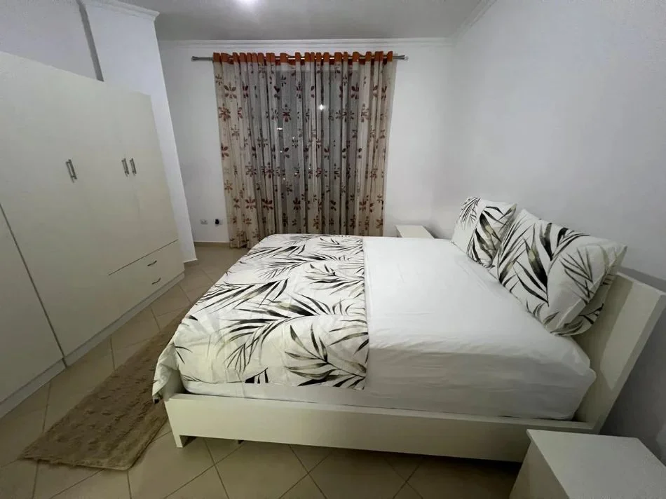 Tirane, jepet me qera apartament 2+1+Ballkon Kati 8, 90 m² 700 € (QYTET STUDENTI)