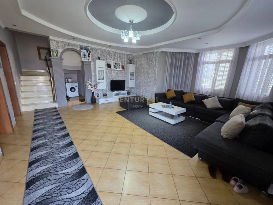 Tirane, shes apartament 5+1 Kati 2, 1.300 m² 260.000 € (Kashar)