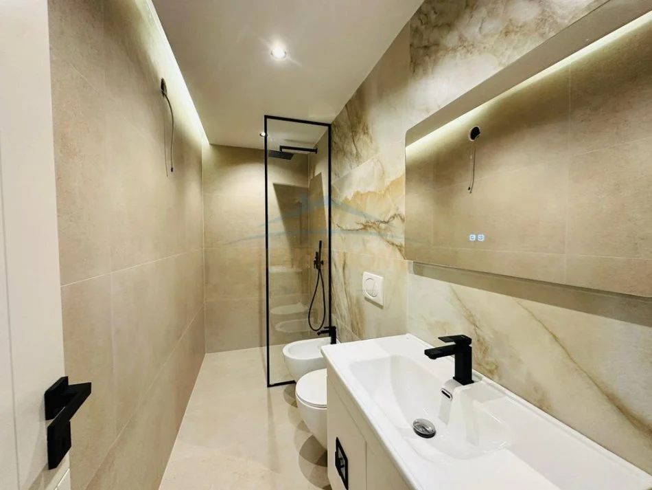 Tirane, shitet apartament 1+1+Ballkon Kati 3, 41 m² 138.000 € (Mozaiku, 21 Dhjetori)