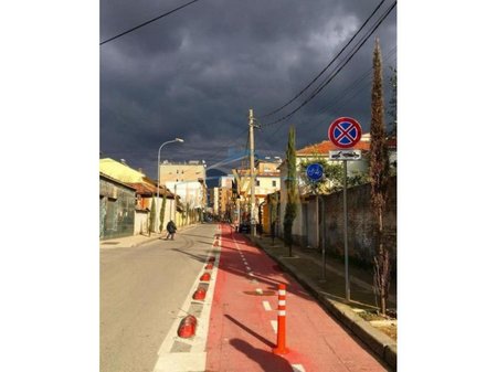 Tirane, shitet apartament 1+1 Kati 3, 80 m² 175.000 € (PAZARI I RI ,RRUGA 4 DESHMORET)