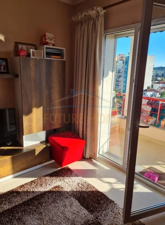 Tirane, jepet me qera apartament 2+1 Kati 5, 90 m² 500 € (Stacioni i Trenit)