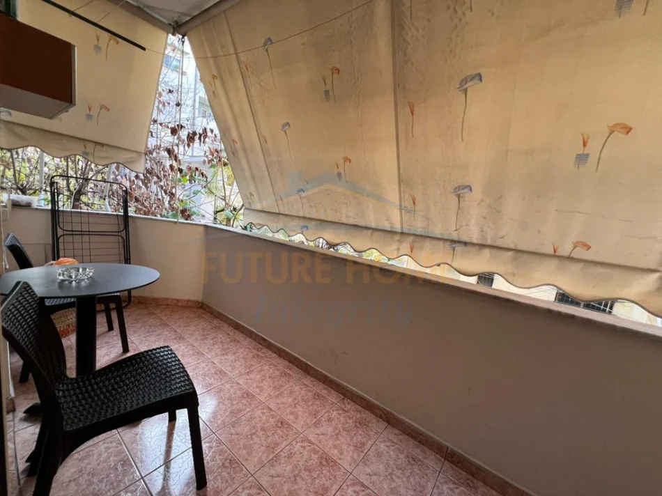 Tirane, jepet me qera apartament 3+1+2,  Kati 2, 117 m² 840 € (Shkolla e Baletit)