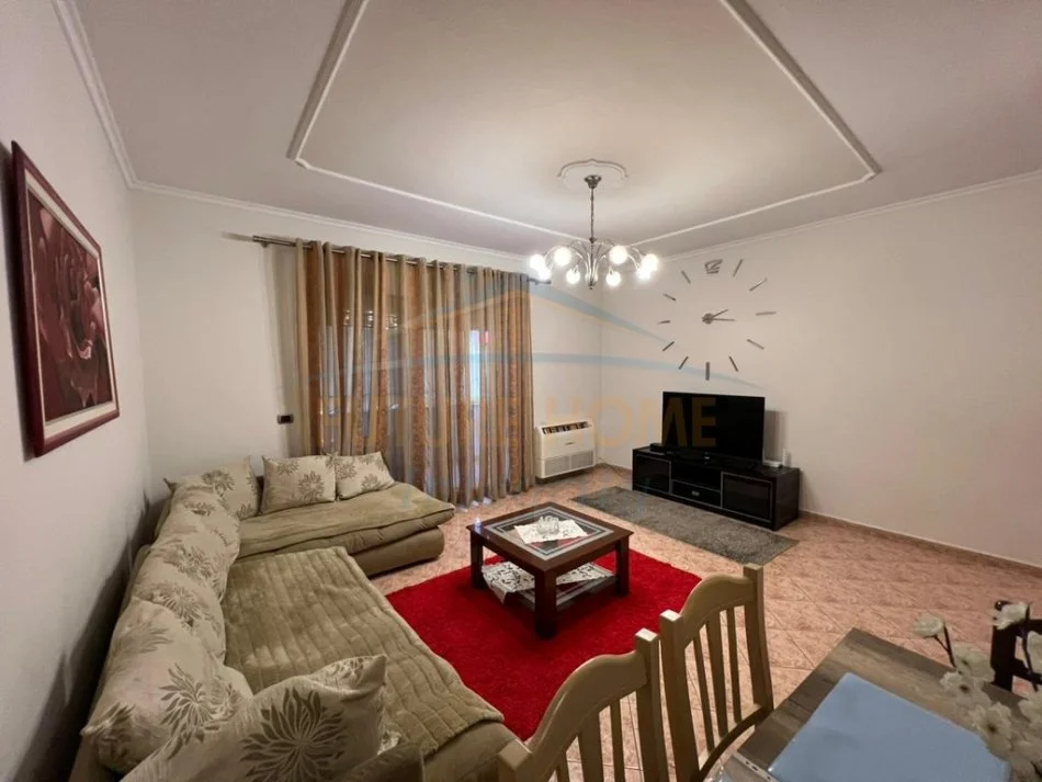 Tirane, jepet me qera apartament 3+1 Kati 2, 117 m² 832 € (Shkolla e Bashkuar)