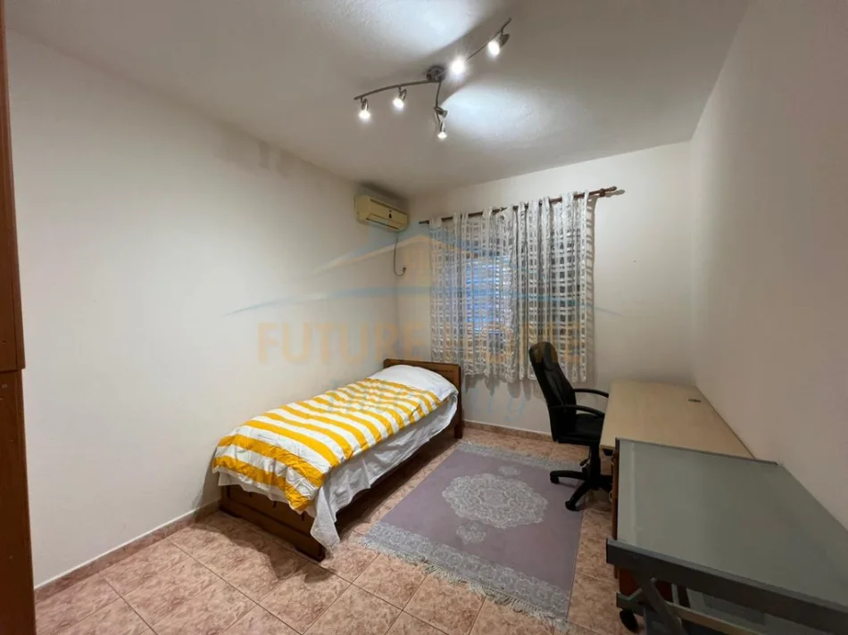Tirane, jepet me qera apartament 3+1+2,  Kati 2, 117 m² 840 € (Shkolla e Baletit)