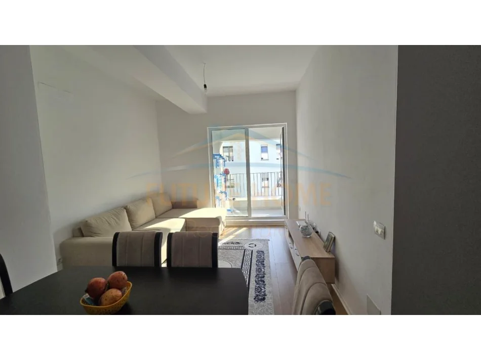 Tirane, jepet me qera apartament 2+1 Kati 7, 86 m² 500 € (Ali Demi, Tirana.)