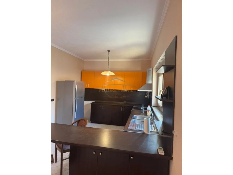 Tirane, jepet me qera apartament 2+1+Ballkon Kati 2, 113 m² 550 € (Kodra e Priftit)