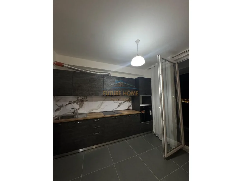 Tirane, jepet me qera apartament 2+1+Ballkon Kati 2, 85 m² 520 € (Rruga 5 Maj)