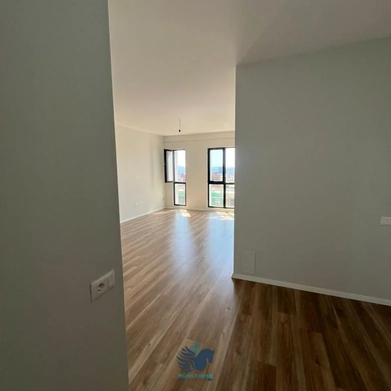 Tirane, jepet me qera apartament 1+1+Ballkon Kati 7, 90 m² 500 € (Rruga Dibres)