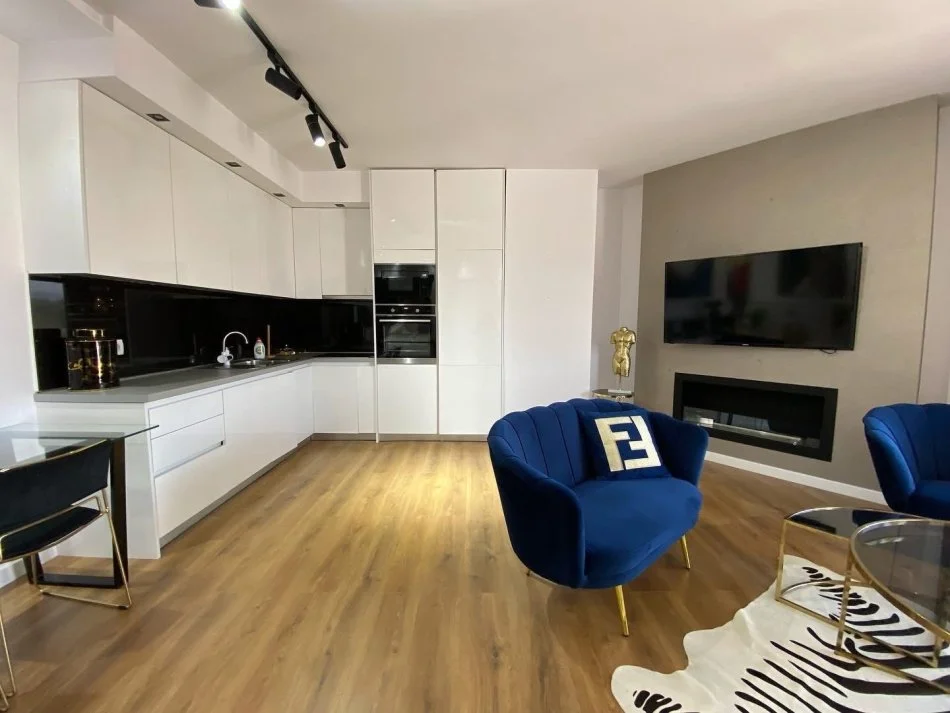 Tirane, jepet me qera apartament 2+1 Kati 7, 100 m² 1.000 € (Prane spar)