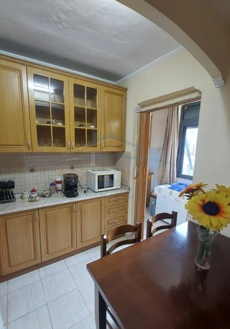 Tirane, shitet apartament 1+1 Kati 5, 50 m² 100.000 € (Ali Demi)
