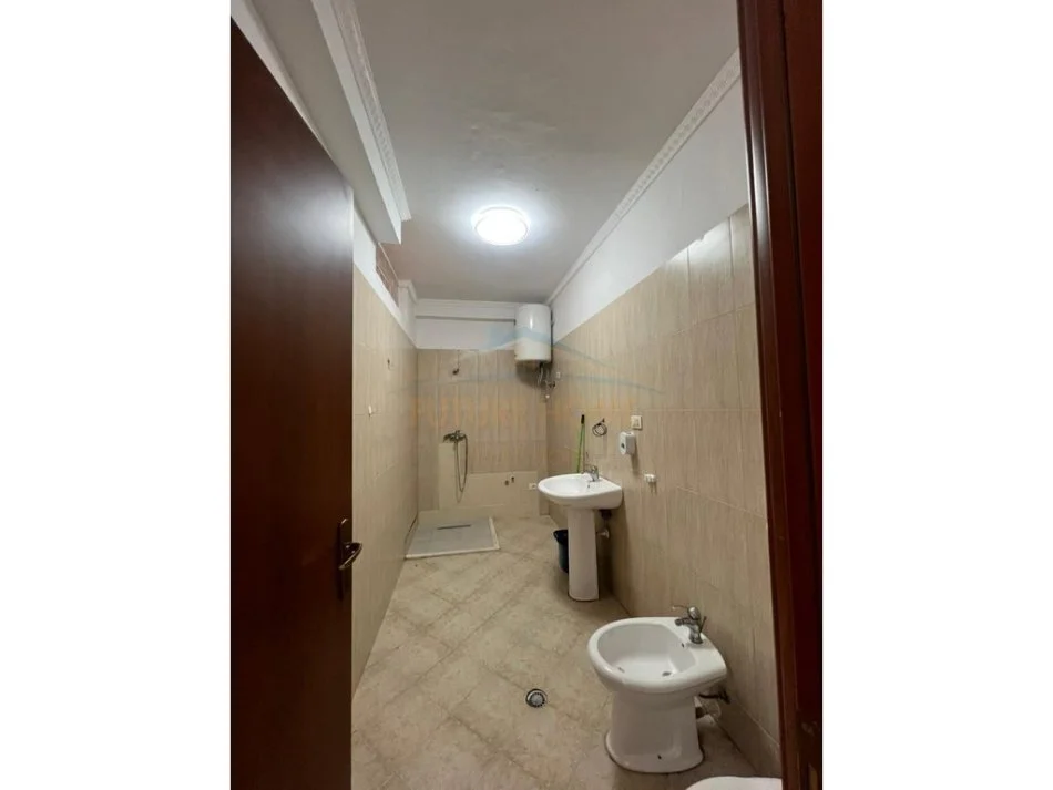Tirane, shitet apartament 1+1+Ballkon Kati 3, 69 m² 91.000 € 
