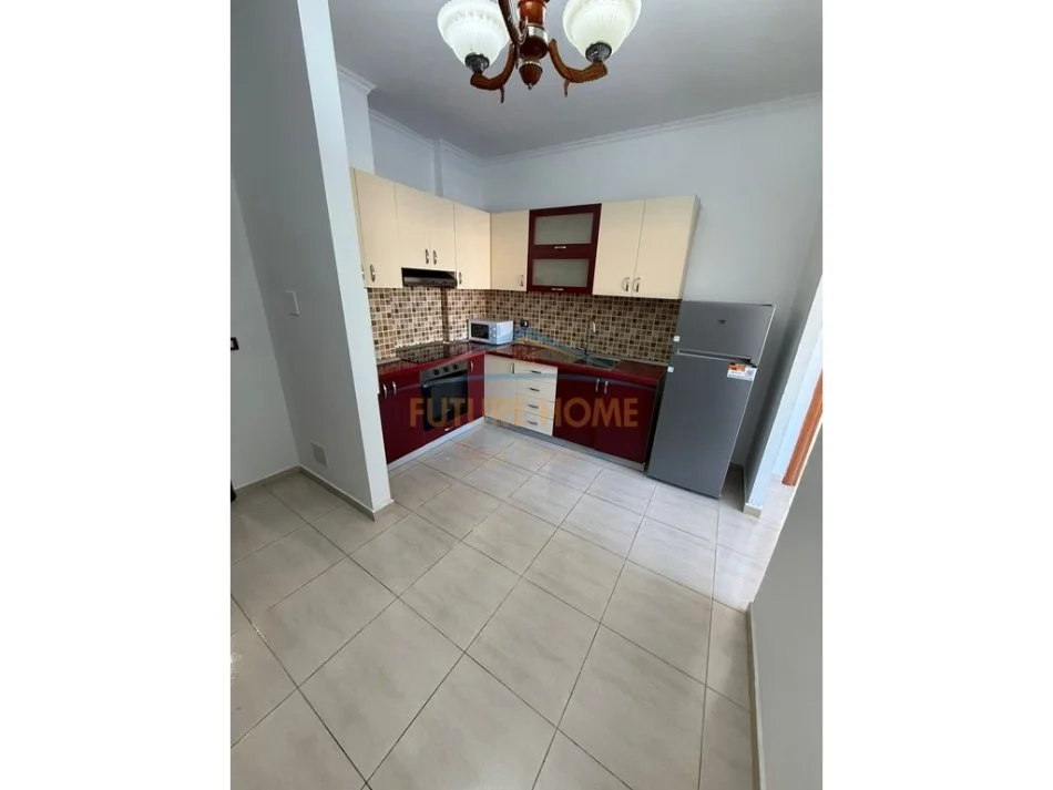 Tirane, jepet me qera apartament 2+1+Ballkon Kati 4, 85 m² 470 € 