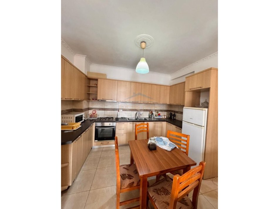 Tirane, jepet me qera apartament 2+1 Kati 8, 96 m² 449 € 