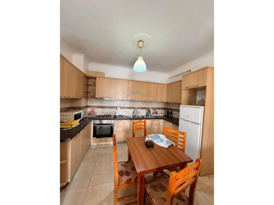 Tirane, jepet me qera apartament 2+1 , 97 m² 450 € (Unaza e Re)