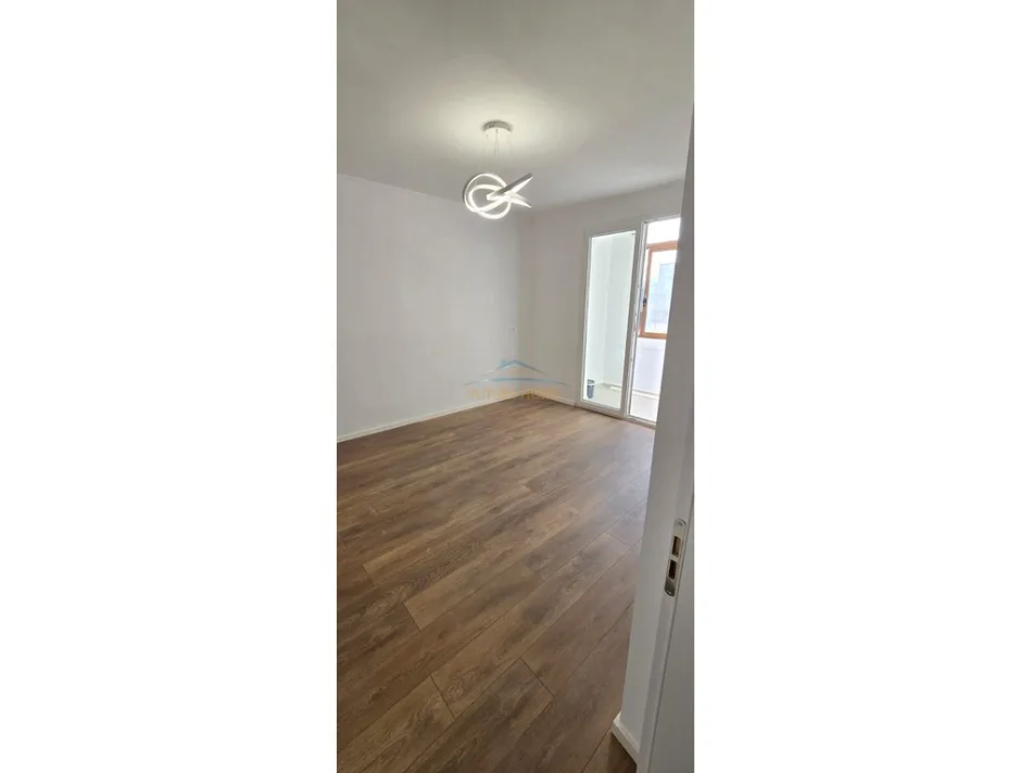 Tirane, shitet apartament 1+1 Kati 4, 58 m² 140.000 € (Rruga Kongresi i Lushnjes)