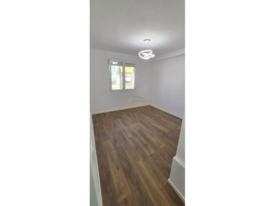 Tirane, shitet apartament 1+1 Kati 4, 58 m² 140.000 € (Rruga Kongresi i Lushnjes)