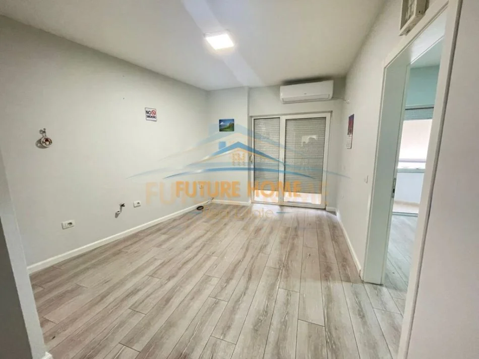 Tirane, jepet me qera ambjent biznesi Kati 0, 70 m² 600 €