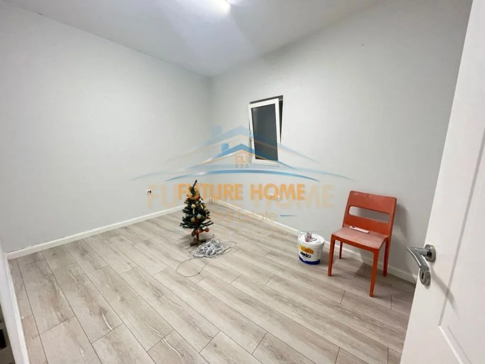 Tirane, jepet me qera ambjent biznesi Kati 0, 70 m² 600 €