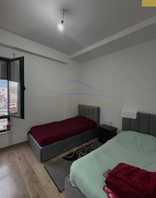 Tirane, shitet apartament 2+1+Ballkon Kati 8, 81 m² 215.000 € (Porcelan, Tirane)