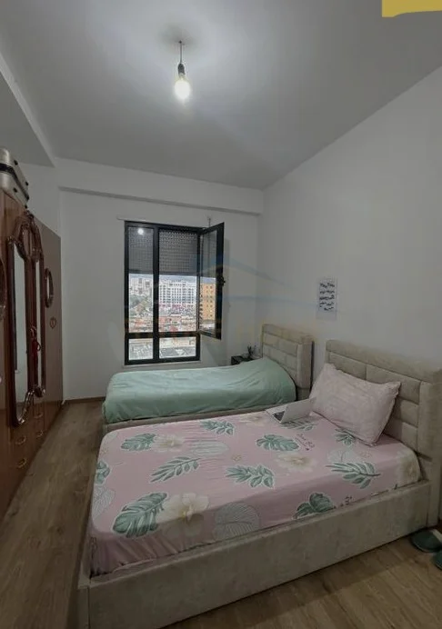 Tirane, shitet apartament 2+1+Ballkon Kati 8, 81 m² 215.000 € (Porcelan, Tirane)