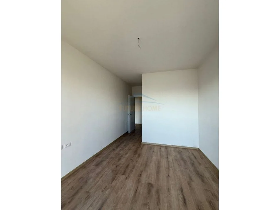Tirane, shitet apartament 2+1+2+Ballkon Kati 8, 106 m² 122.000 € (Univers City)