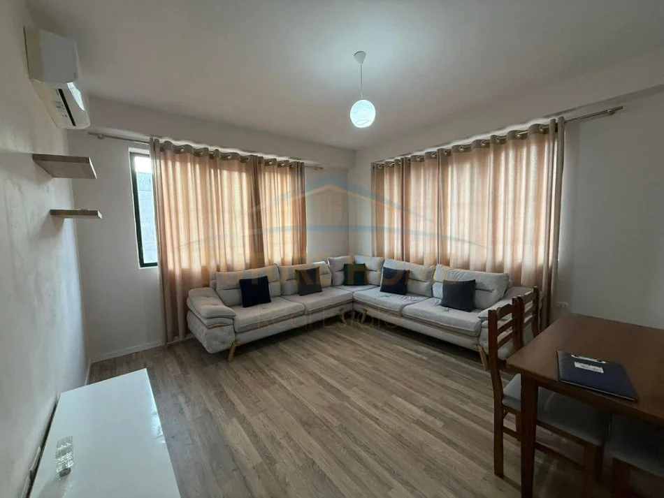Tirane, jepet me qera apartament 2+1 Kati 5, 98 m² 570 € 