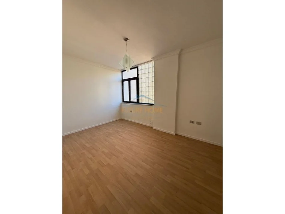 Tirane, shitet apartament 2+1 Kati 1, 105 m² 235.000 € (Selvia)
