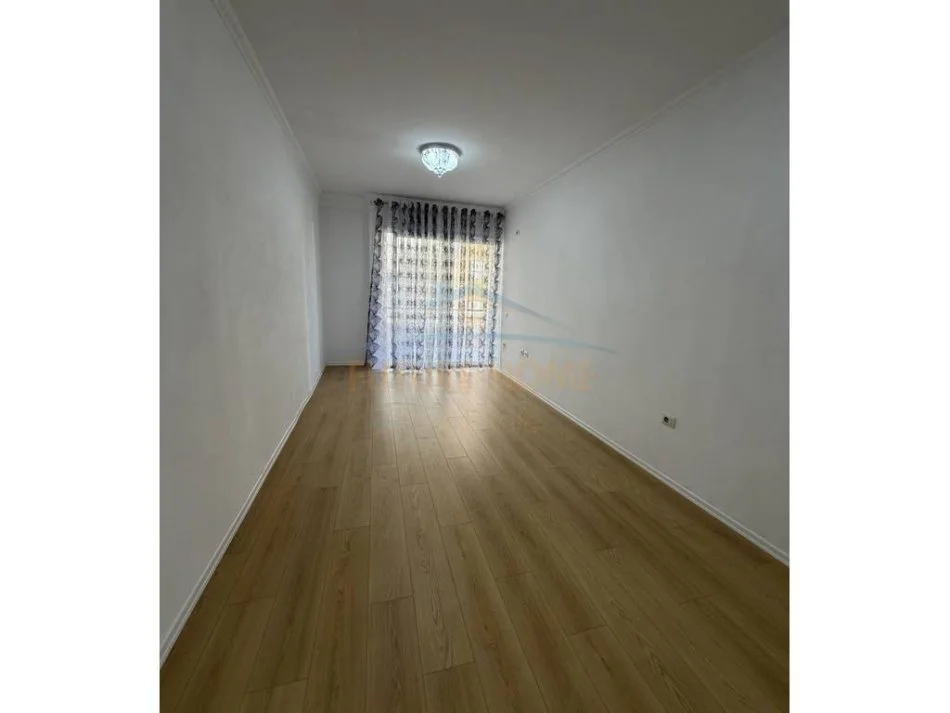 Tirane, shitet apartament 2+1+Ballkon Kati 3, 75 m² 112.000 € 