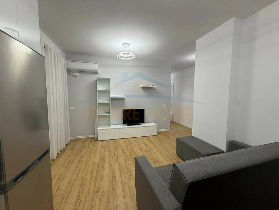 Tirane, jepet me qera apartament 2+1 Kati 3, 65 m² 499 € (prane xhamise,selite)