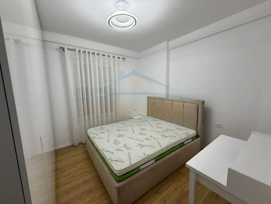 Tirane, jepet me qera apartament 2+1 Kati 3, 65 m² 499 € (prane xhamise,selite)
