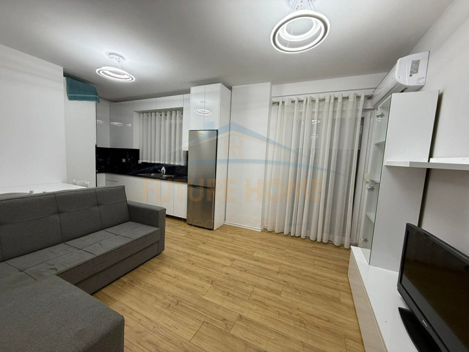 Tirane, jepet me qera apartament 2+1 Kati 3, 65 m² 499 € (prane xhamise,selite)