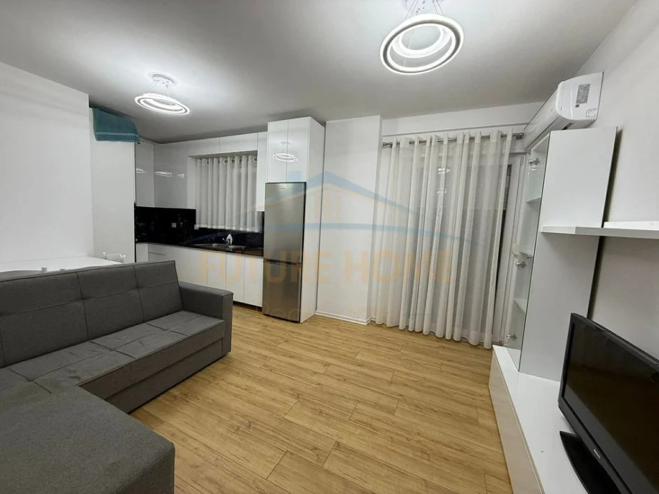 Tirane, jepet me qera apartament 2+1 Kati 3, 65 m² 499 € (prane xhamise,selite)