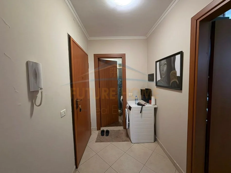 Tirane, shitet apartament 1+1 Kati 4, 88 m² 123.186 € (FRESKU)