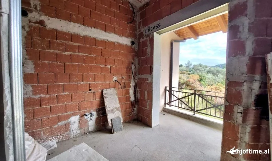 Shitet Penthouse Unik: ME CMIM TE CMENDUR 🔥770€/m2* -  3+1 (359m2) + 2 Vende Parkimi Personale ME LARTESI 5.2M deri 3M + Verande Gjigande Me Pamje Fantastike  ( 📍 Rezidenca G&P - K. E Diellit ) Ndertim I V 2020, Cilesi Premium Ndertimi, Me Ashensor