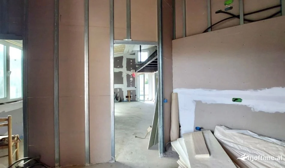 Shitet Penthouse Unik: ME CMIM TE CMENDUR 🔥770€/m2* -  3+1 (359m2) + 2 Vende Parkimi Personale ME LARTESI 5.2M deri 3M + Verande Gjigande Me Pamje Fantastike  ( 📍 Rezidenca G&P - K. E Diellit ) Ndertim I V 2020, Cilesi Premium Ndertimi, Me Ashensor