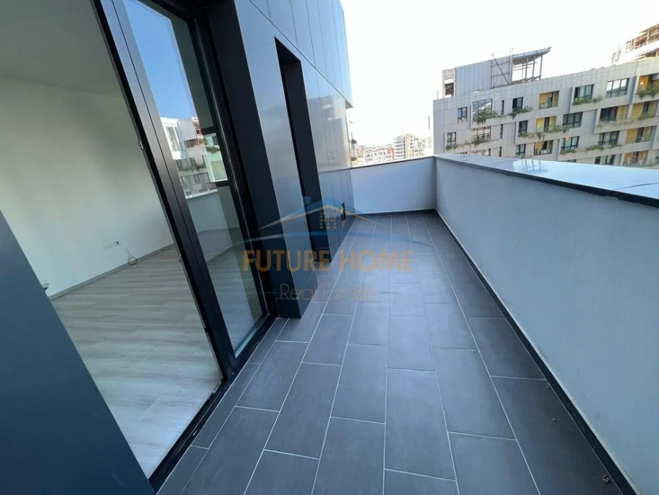 Tirane, jepet me qera ambjent biznesi Kati 8, 120 m² 800 € (Kompleksi Square 21)