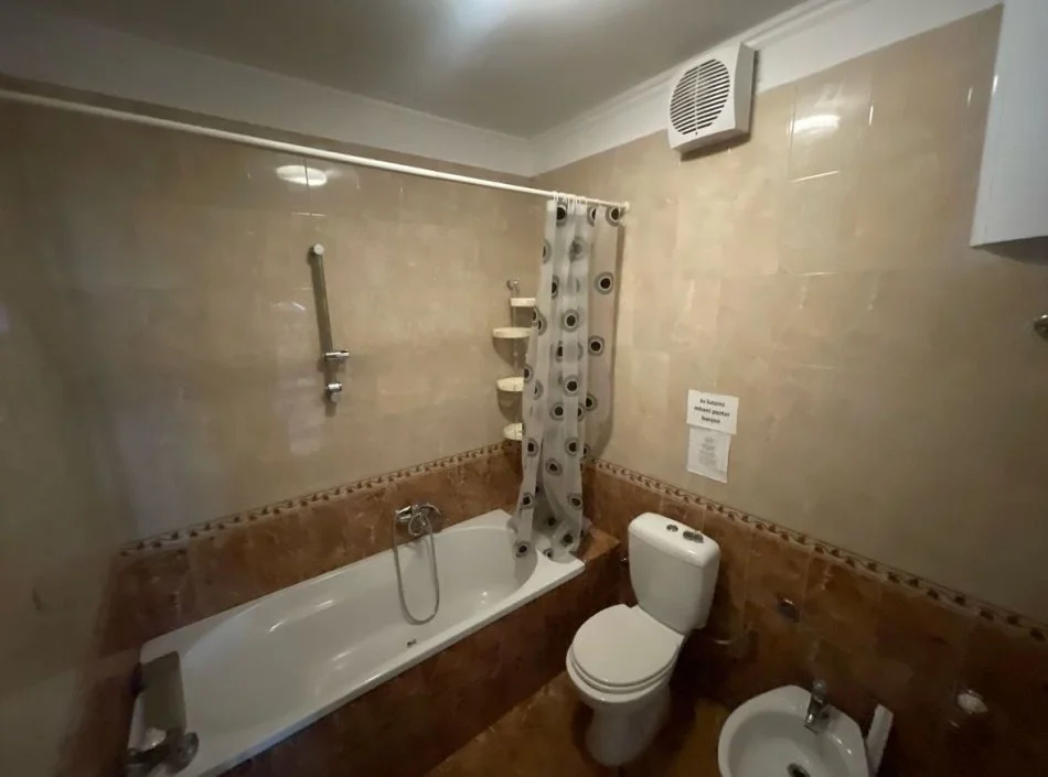 Tirane, jepet me qera zyre Kati 5, 146 m² 1.000 € (Bulevardin Gjergj Fishta, Ish Ekspozita)