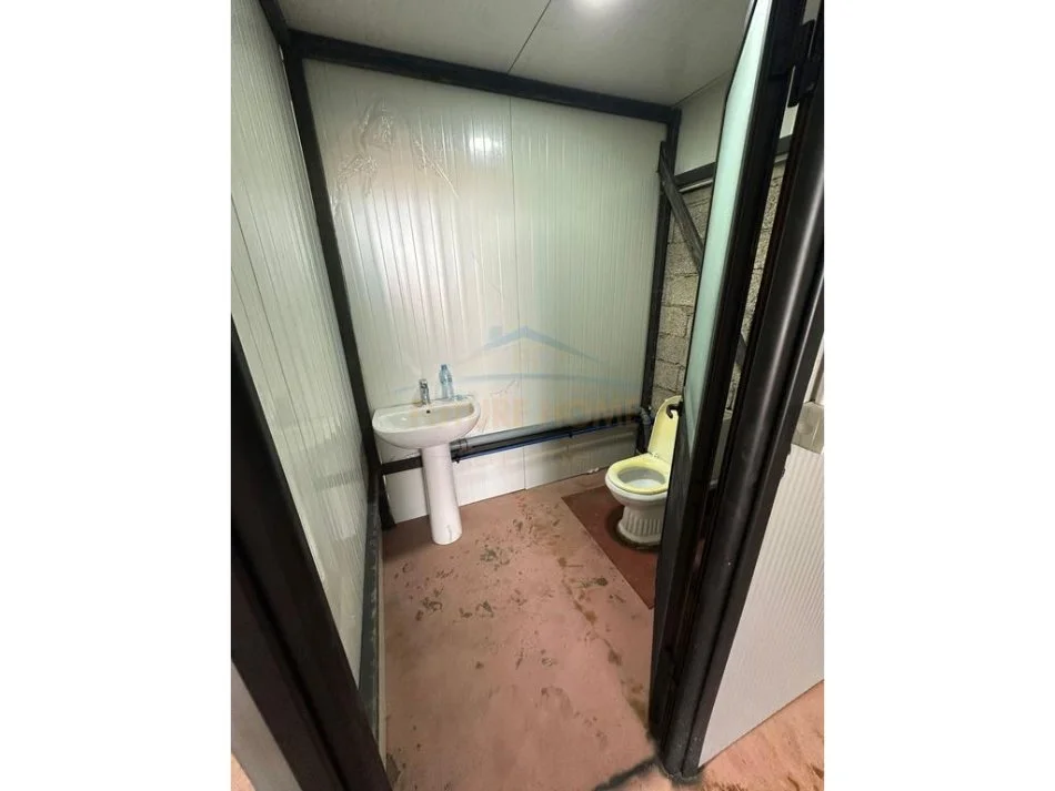 Tirane, jepet me qera ambjent biznesi Kati 0, 350 m² 1.200 € (Kamez)