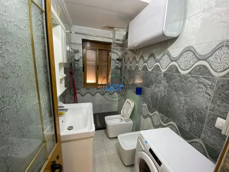 Durres, jepet me qera apartament 2+1+Ballkon Kati 2, 96 m² 500 € (Bulevardi, Durres)