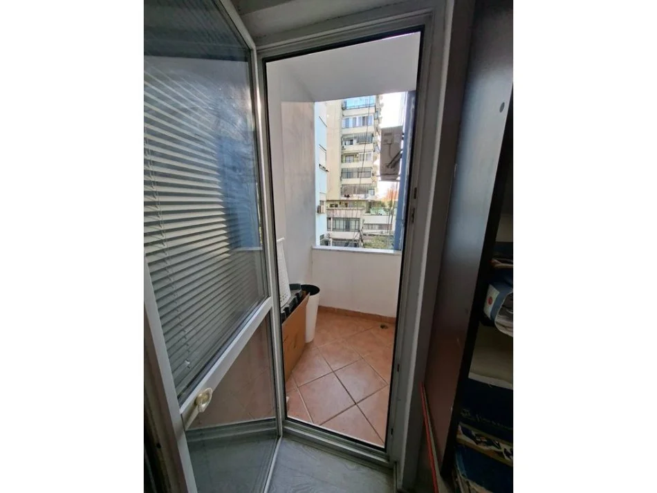 Tirane, jepet me qera ambjent biznesi Kati 1, 97 m² 700 € (Myslym Shyri)