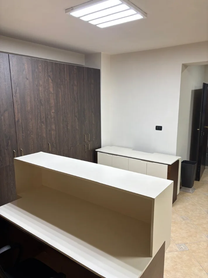 Tirane, shitet apartament 3+1+Ballkon Kati 2, 156 m² 546.000 € (Blloku)