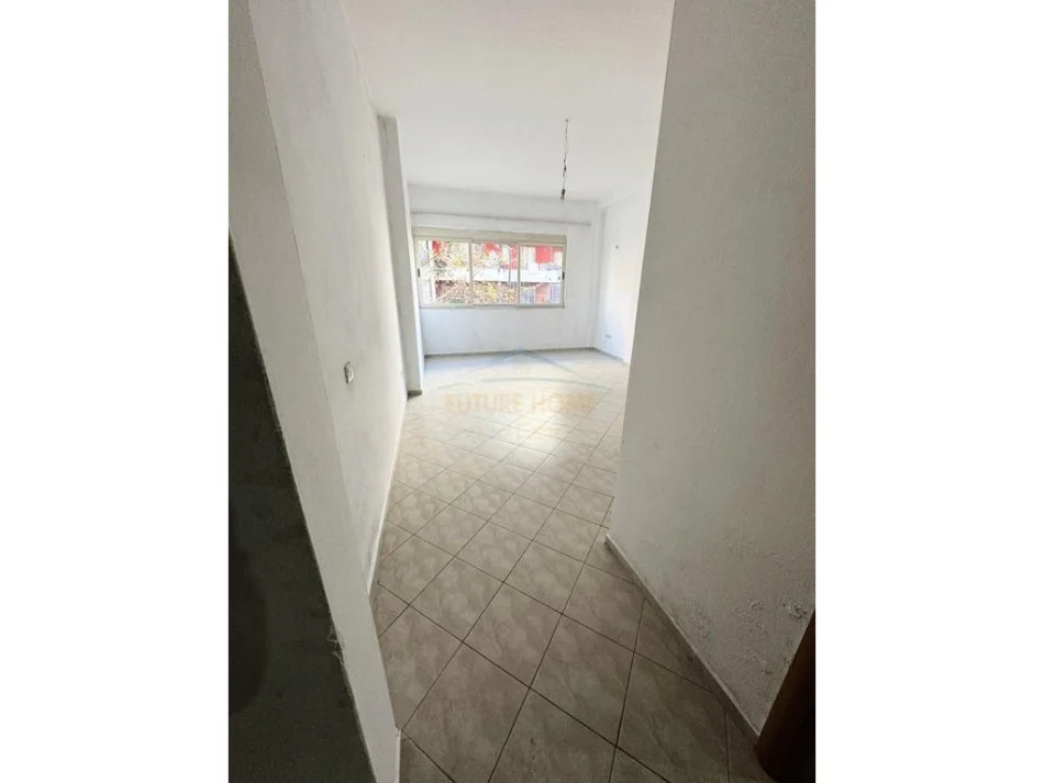 Tirane, shitet apartament 1+1 Kati 1, 69 m² 96.600 € (FRESKU)