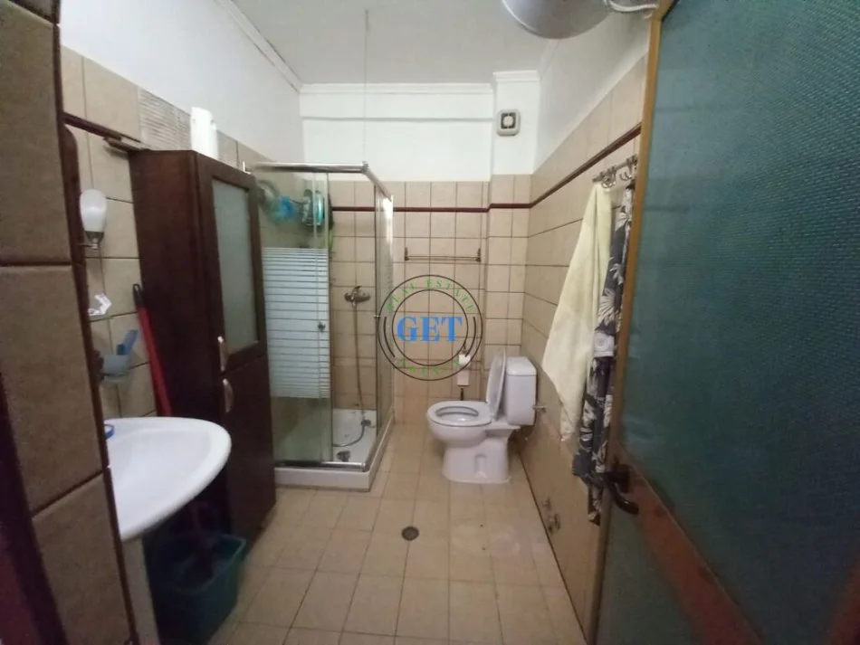 Durres, jepet me qera apartament 2+1+Ballkon Kati 7, 95 m² 300 € (Muzeumi Durres)