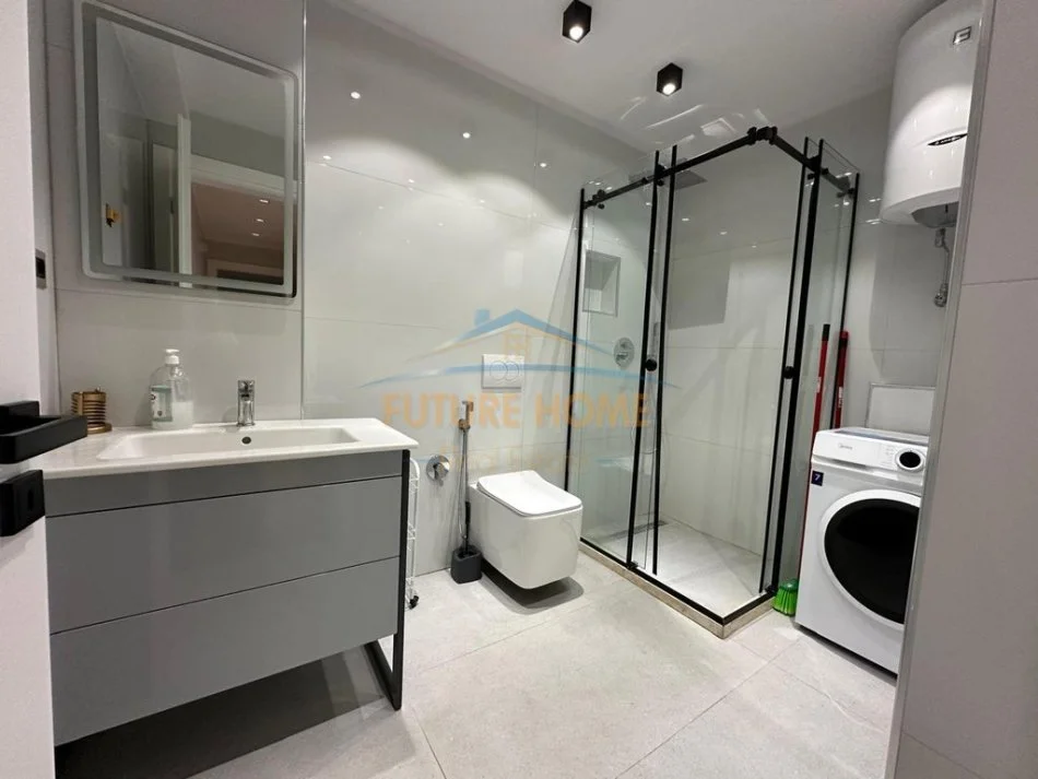 Tirane, jepet me qera apartament 1+1+Ballkon , 60 m² 700 € (Komuna e Parisit)