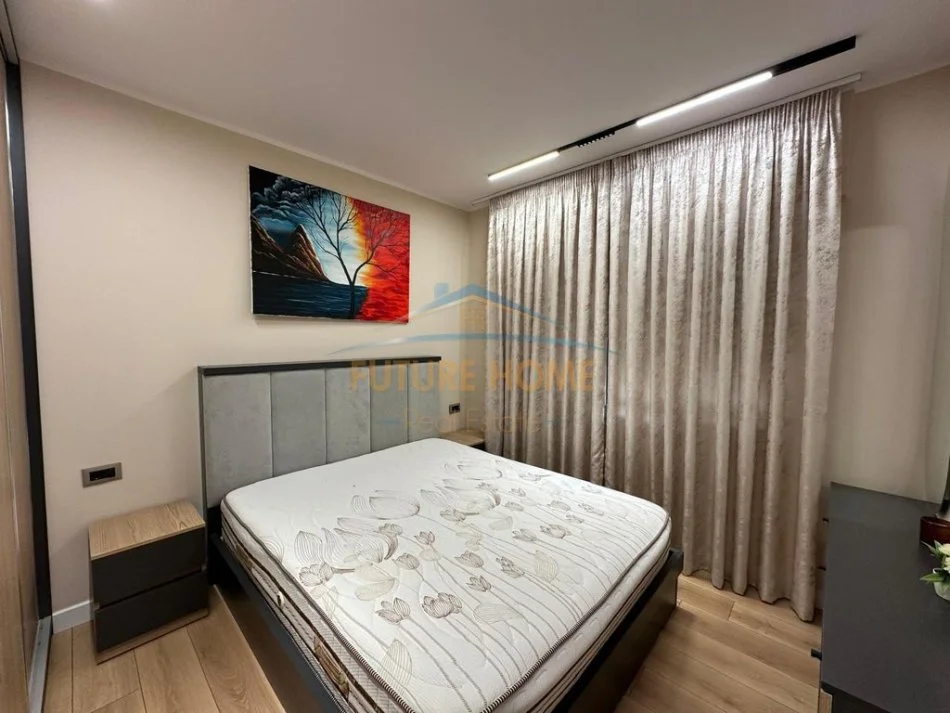 Tirane, jepet me qera apartament 1+1+Ballkon , 60 m² 700 € (Komuna e Parisit)