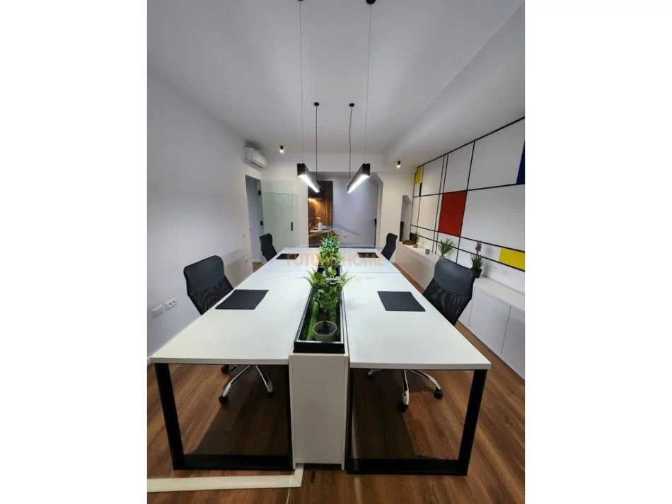 Tirane, jepet me qera apartament 1+1 Kati 11, 76 m² 1.000 € 