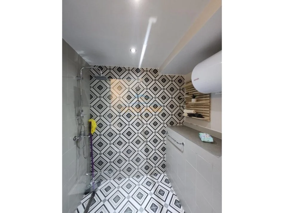 Tirane, jepet me qera ambjent biznesi Kati 11, 76 m² 1.000 € (Square 21, Rruga e Kavajes)